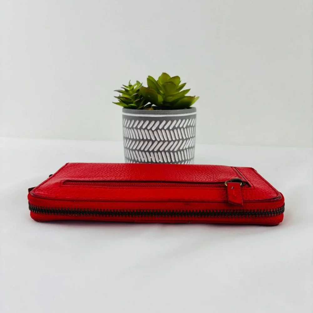 Fossil red pebbled